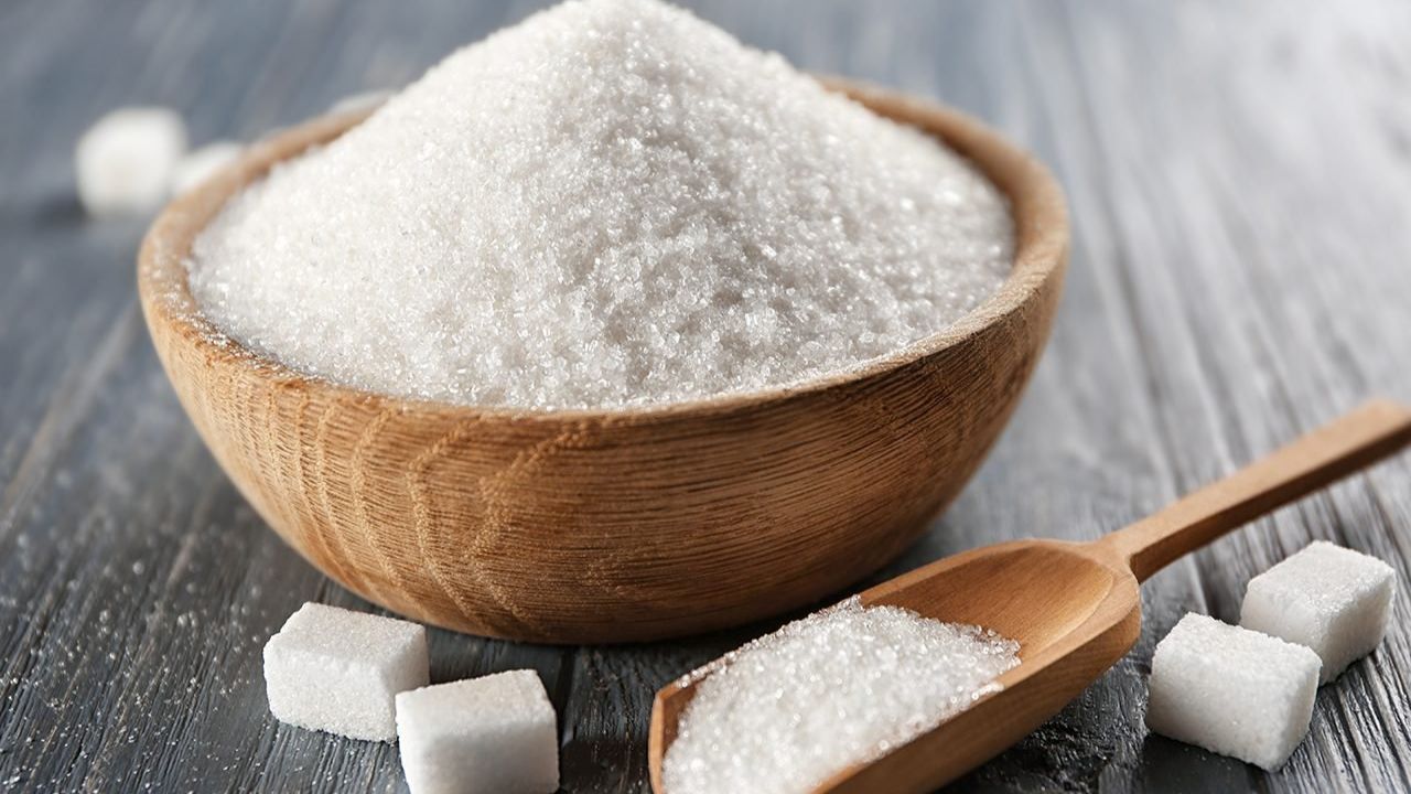 चीनी हो जाती है गीली और चिपचिपी? इन घरेलू उपायों से रहेगी हमेशा सूखी