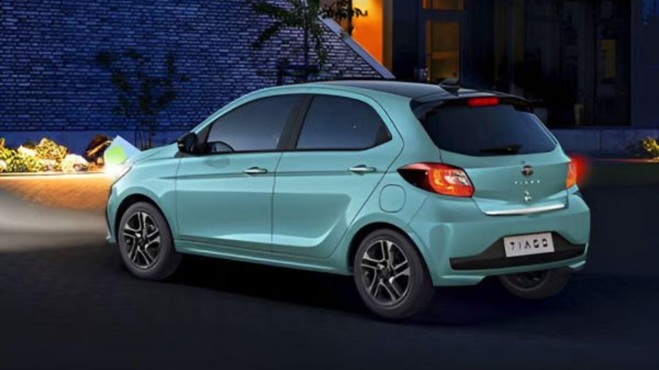 इलेक्ट्रिक कार खरीदारों की बल्ले-बल्ले, EV पर सरकार दे रही है बड़ा ऑफर; जानें कीमत