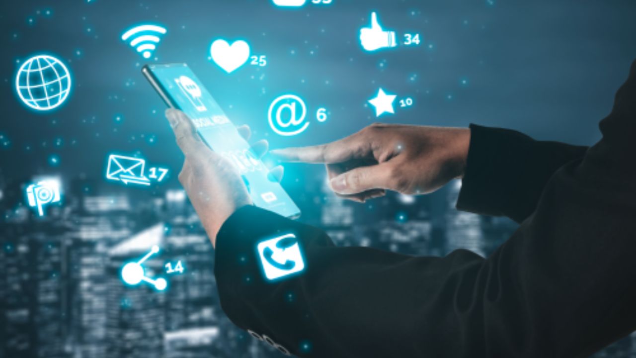 Tech News: सोशल मीडिया एल्गोरिद्म क्या है और यह कैसे काम करता है? जानें