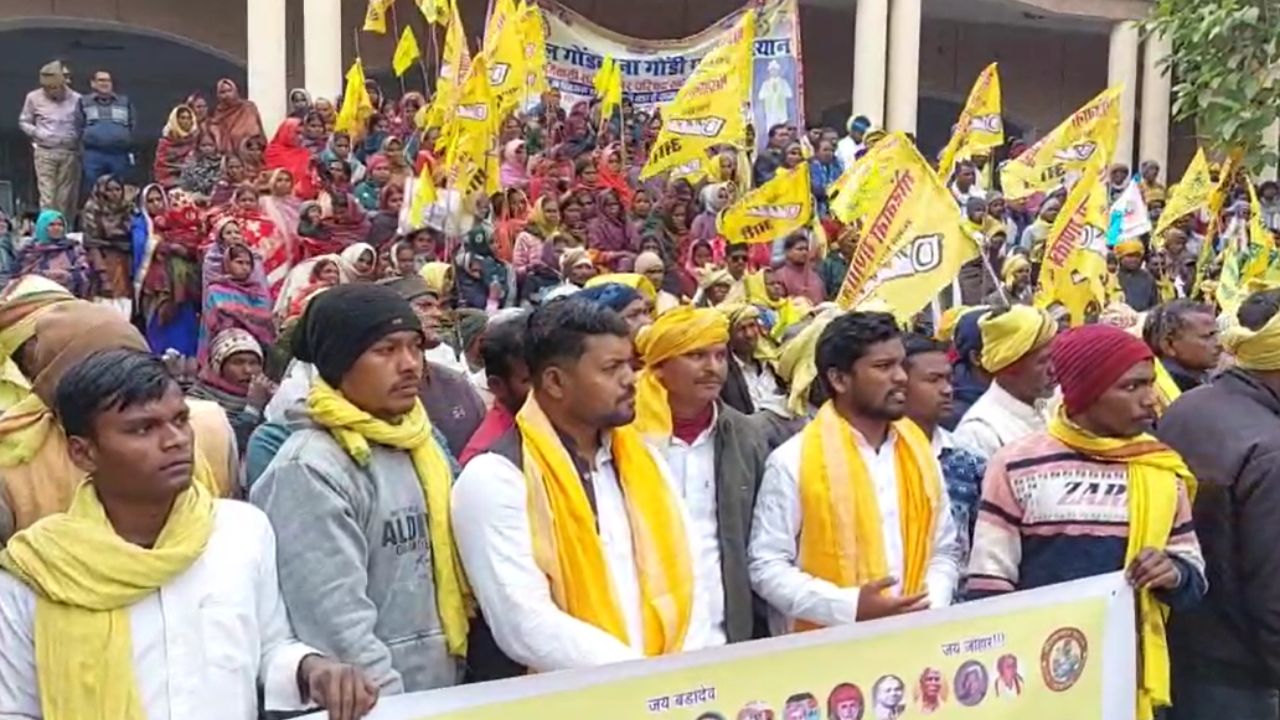 Sonbhadra News: सोनभद्र में उठी आदिवासियों की आवाज, किया इन बड़े प्रोजेक्टों का विरोध