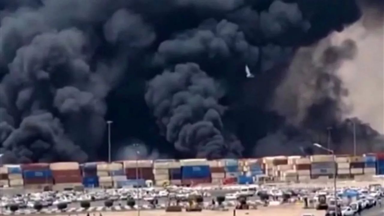 Iran Bandar Abbas Explosion: अमेरिका से तनाव के बीच ईरान के बंदर अब्बास में विस्फोट, जांच में जुटे अधिकारी