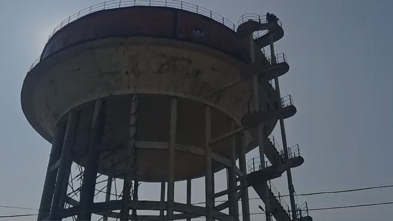 Badaun News: बदायूं में पानी की किल्लत ने बढ़ाई परेशान, नगर पालिका के खिलाफ प्रदर्शन