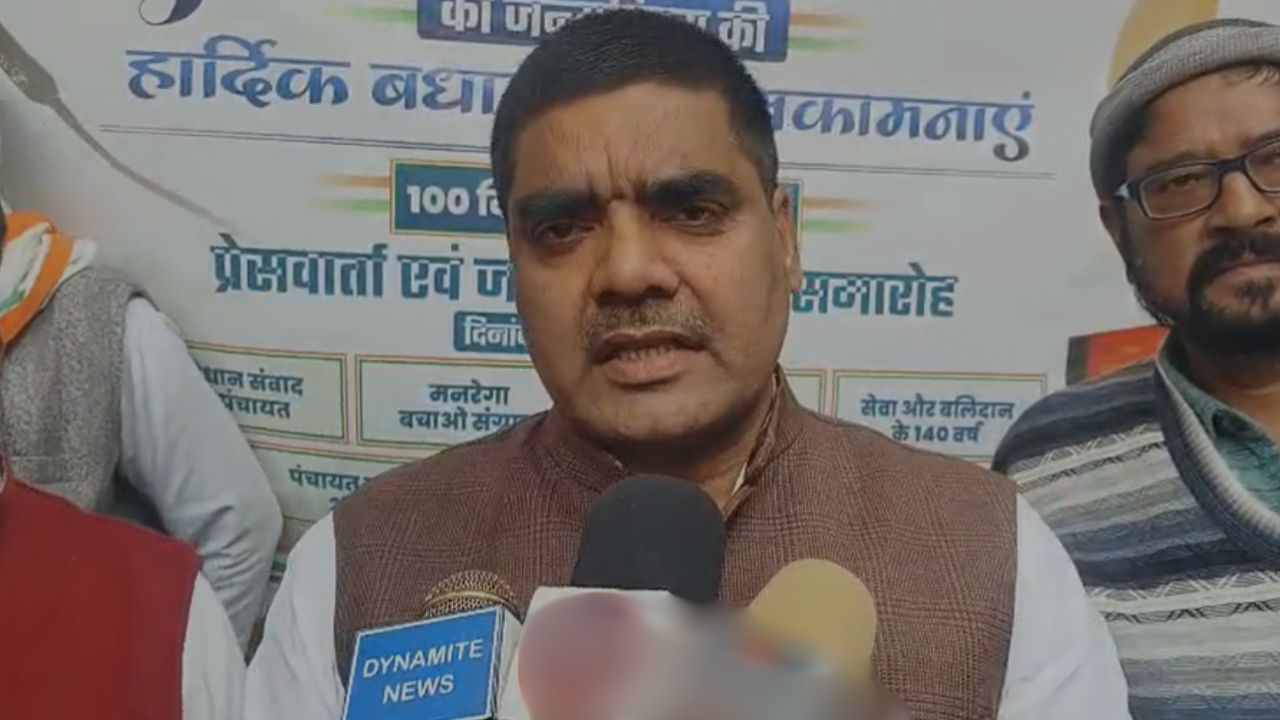 मलिन बस्ती में प्रियंका गांधी का जन्मदिवस, बच्चों संग केक काटकर कांग्रेस ने दिया सामाजिक न्याय का संदेश