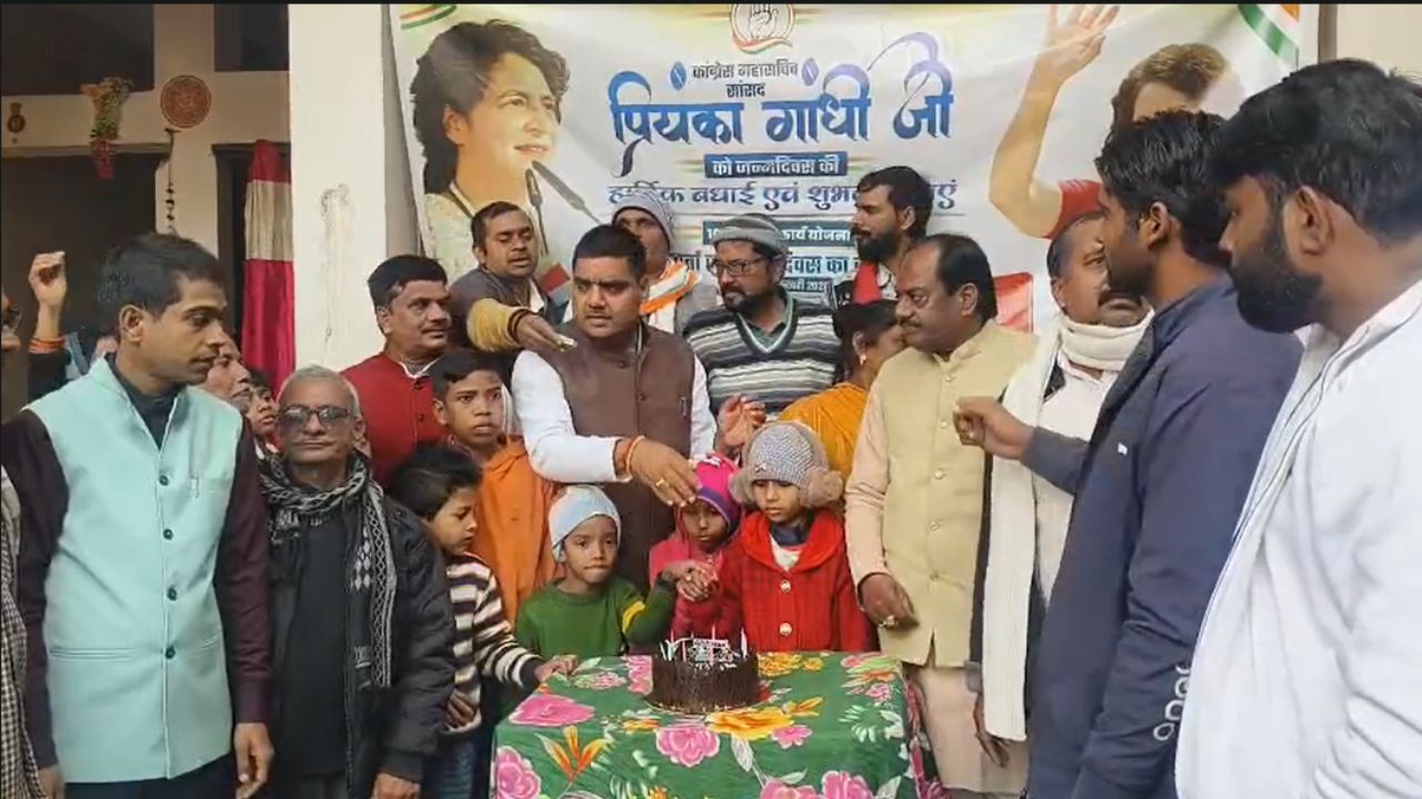 Video: गोरखपुर में बच्चों-महिलाओं के बीच Priyanka Gandhi का जन्मदिवस