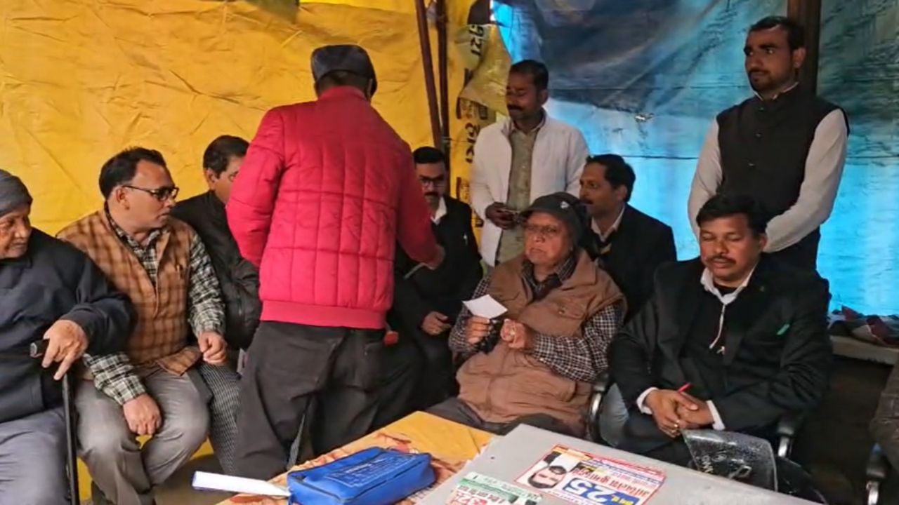 UP Bar Council Election: मैनपुरी में विनोद पांडे ने किया सघन जनसंपर्क, युवा वरिष्ठ अधिवक्ताओं का मिला समर्थन