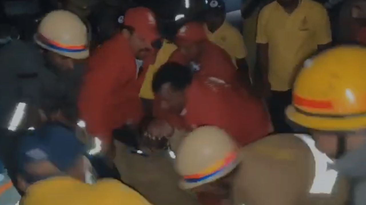 Sonbhadra News: नेताजी सुभाष चंद्र बोस जयंती पर ब्लैक आउट मॉक ड्रिल, आपदा प्रबंधन तैयारियों का हुआ आकलन