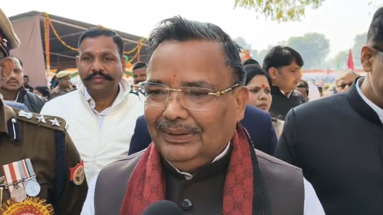 मैनपुरी में 77वां गणतंत्र दिवस: कैबिनेट मंत्री जयवीर सिंह ने ली परेड की सलामी, दिए ये बड़े बयान