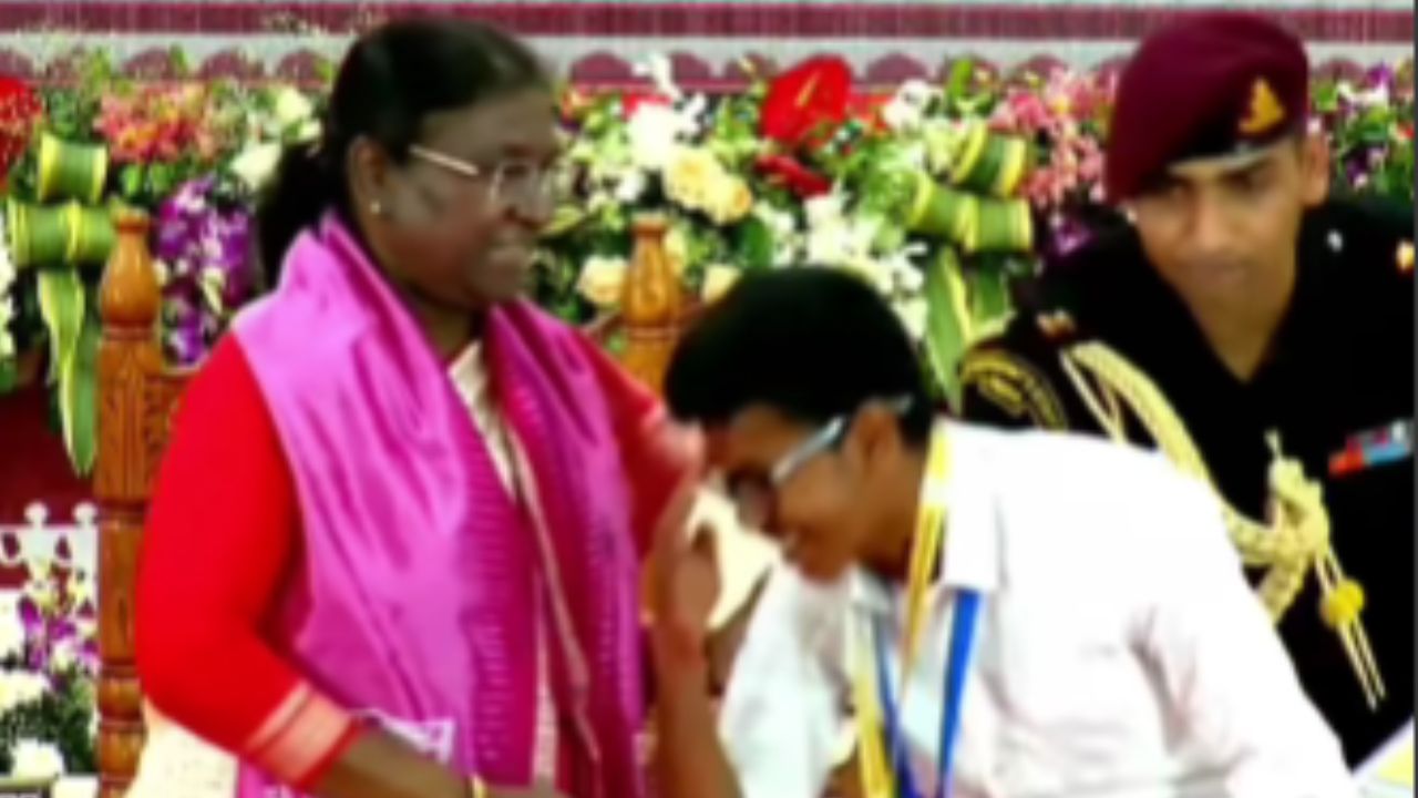 Viral Story: राष्ट्रपति के सामने अचानक हुई ऐसी घटना, जिसने गार्ड को भी हिला दिया; देखिए वीडियो