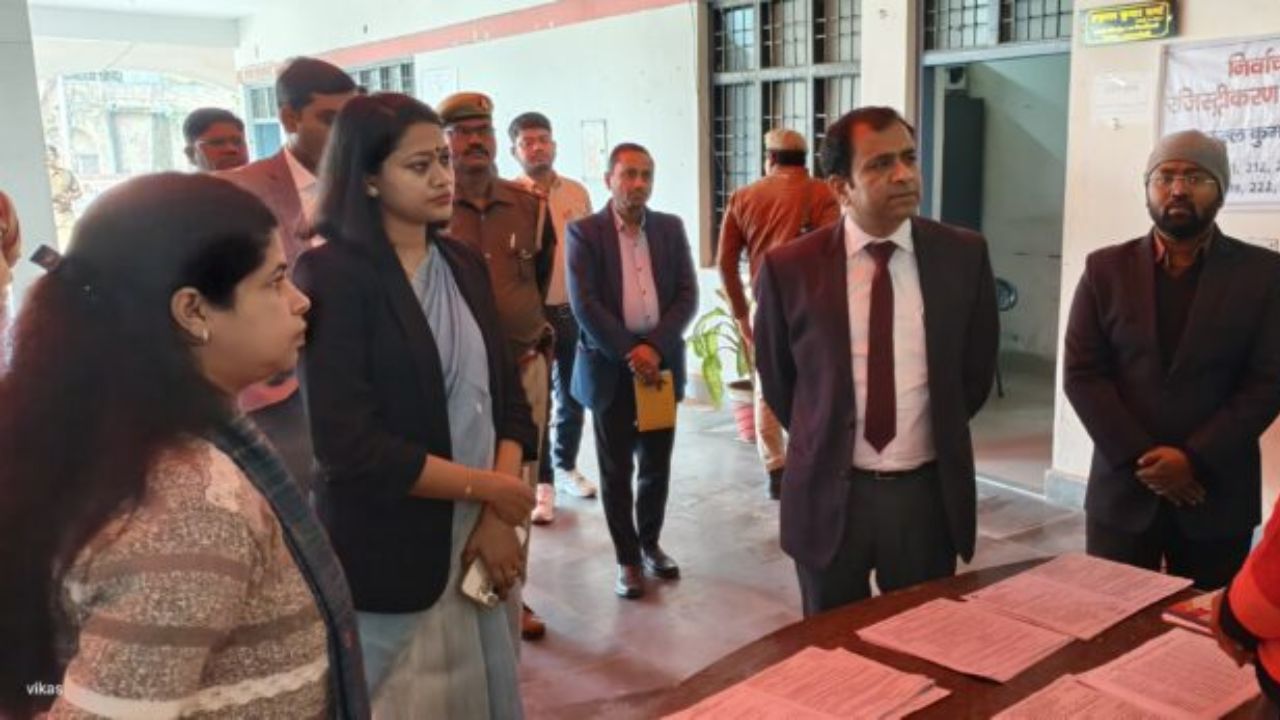 UP SIR: रायबरेली में मतदाता सूची के विशेष पुनरीक्षण की समीक्षा, अधिकारियों को दिए ये कड़े निर्देश