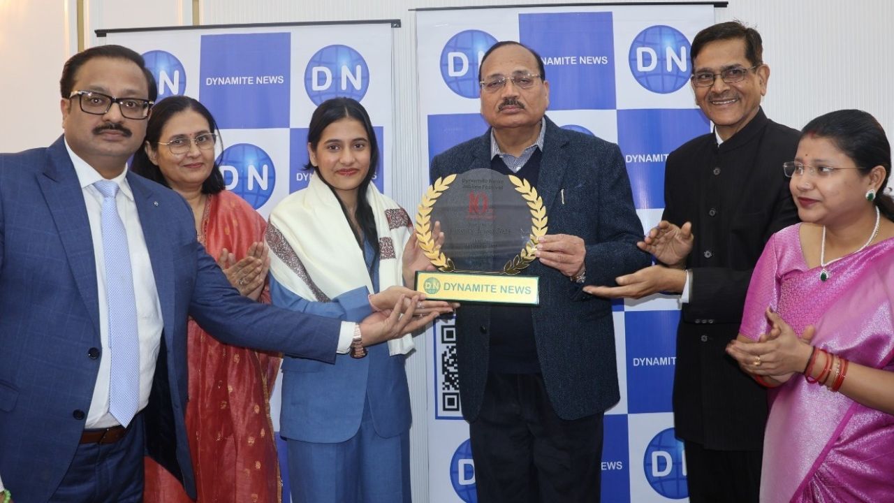 CJI सूर्यकांत के हाथों इंडियन चेस ग्रेंड मास्टर दिव्या देशमुख को मिला डाइनामाइट न्यूज़ यंग इंडिया कंट्री अवॉर्ड