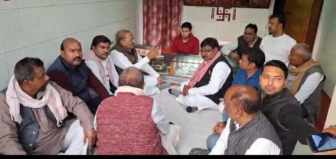 सिसवा गोलीकांड: पूर्व मंत्री सुशील टिबड़ेवाल ने पीड़ित गोविंद सोनी से की मुलाकात, कानून-व्यवस्था पर उठाए गंभीर सवाल