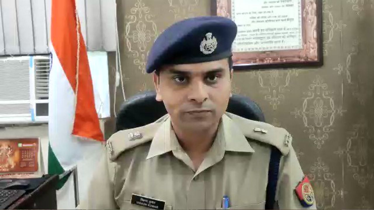 UP News: आखिर ऐसा क्या हुआ, जो बलरामपुर एसपी ने एक साथ 47 पुलिसकर्मियों को किया लाइन हाजिर