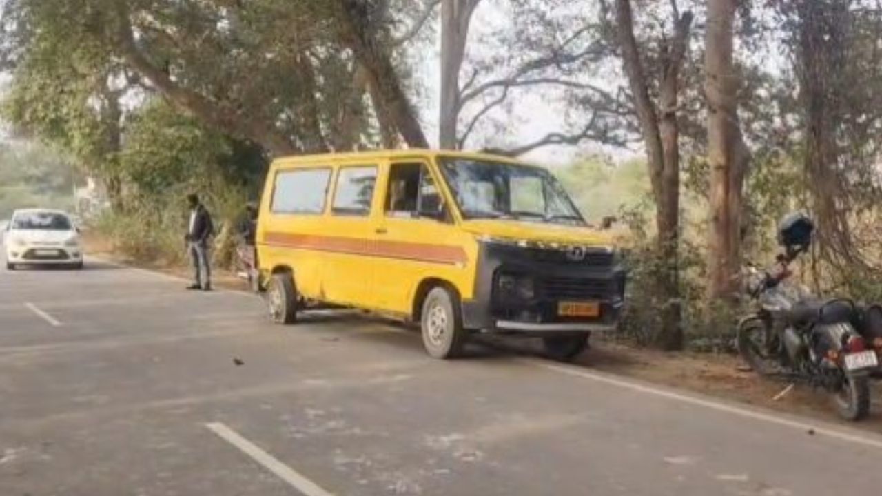 रायबरेली में स्कूल वैन और क्रेटा कार की टक्कर, 9 बच्चे हुए घायल