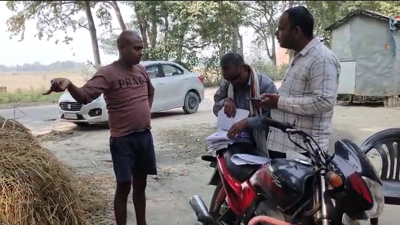 Deoria News: देवरिया में मतदाता सूची का ड्राफ्ट जारी, 4 लाख से अधिक नाम हटे