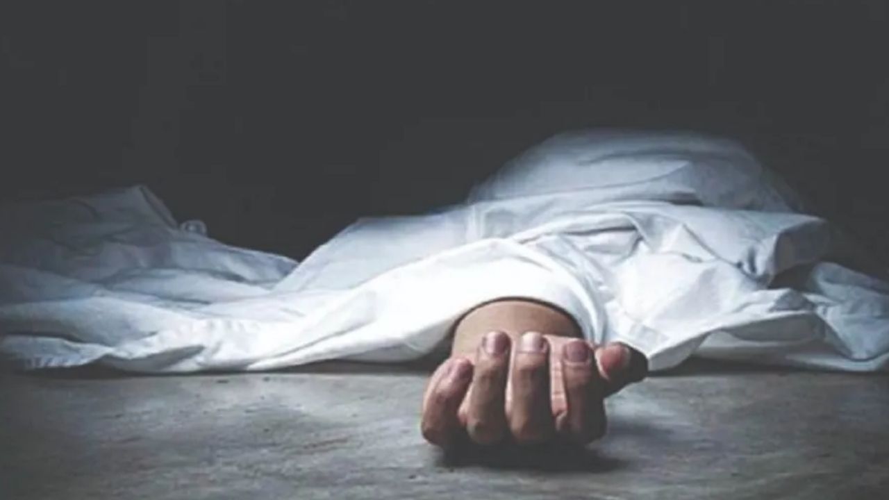 देवरिया: बाग में फंदे से झूलती मिली लाश, मौत ने खड़े किए सवाल, आत्महत्या या कुछ और?