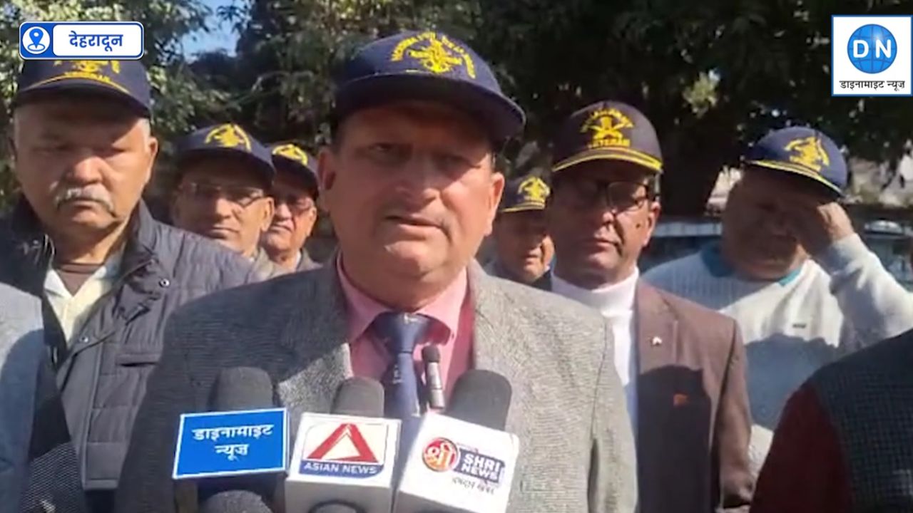 Video: देहरादून में शहीदों के सम्मान पर चोट, पूर्व सैनिकों का फूटा गुस्सा