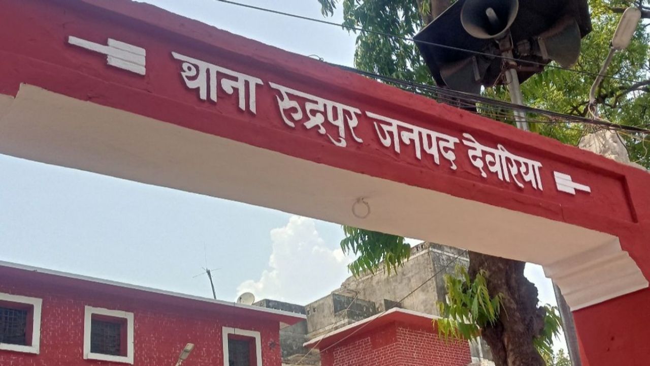 प्यार, शादी और इनकार: प्रेमी के घर धरने पर बैठी युवती, पढ़ें देवरिया का सनसनीखेज मामला