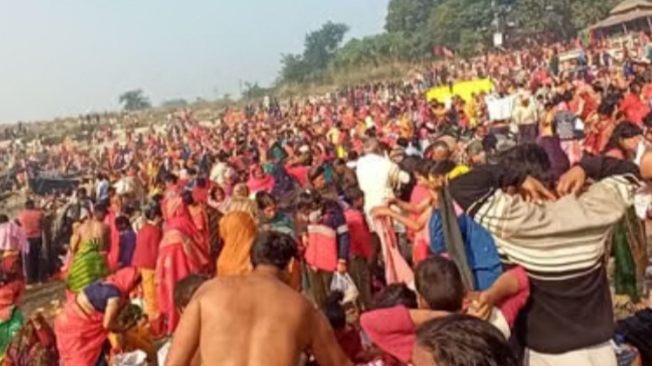 मकर संक्रांति पर बलिया के घाटों पर उमड़ी आस्था, तिल-गुड़ का दान और पतंगबाजी