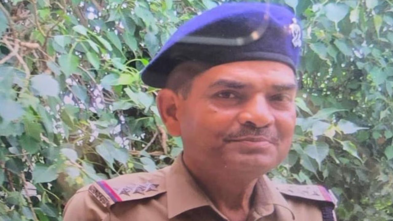 यूपी में गणतंत्र दिवस की तैयारी कर रहे थे डिप्टी जेलर, अचानक बिगड़ी तबियत; अस्पताल ले गए तो डॉक्टर बोले- I am Sorry