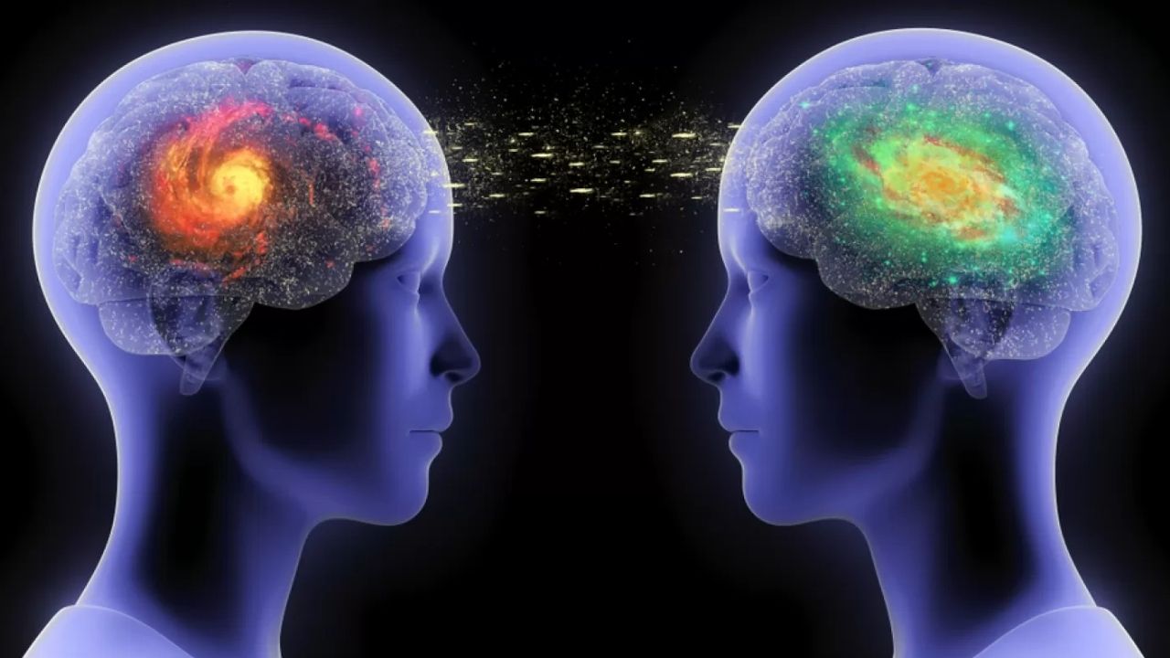 डॉक्टरों के अनुसार हमारा मन दो हिस्सों में काम करता है। चेतन मन केवल 5 प्रतिशत सक्रिय रहता है, जबकि 95 प्रतिशत अवचेतन मन होता है। अवचेतन मन में जीवनभर की यादें और अनुभव रिकॉर्ड रहते हैं। यही कारण है कि पुराने अनुभव हमारे वर्तमान विचारों और व्यवहार को प्रभावित करते रहते हैं।(फोटो सोर्स- इंटरनेट) डॉक्टरों के अनुसार हमारा मन दो हिस्सों में काम करता है। चेतन मन केवल 5 प्रतिशत सक्रिय रहता है, जबकि 95 प्रतिशत अवचेतन मन होता है। अवचेतन मन में जीवनभर की यादें और अनुभव रिकॉर्ड रहते हैं। यही कारण है कि पुराने अनुभव हमारे वर्तमान विचारों और व्यवहार को प्रभावित करते रहते हैं।(फोटो सोर्स- इंटरनेट)