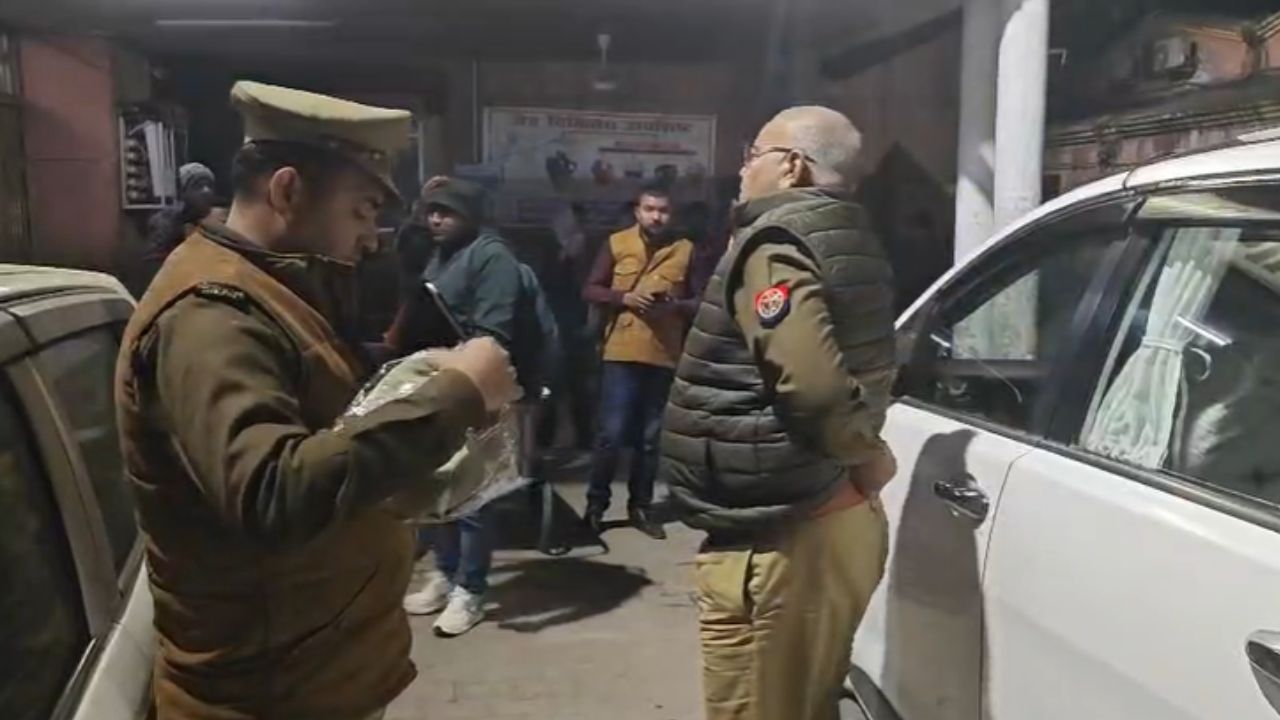 Breaking News: एटा में ऑनर किलिंग, प्रेमी-प्रेमिका को दी खौफनाक मौत, आधी रात को इलाके में चप्पे-चप्पे पर पुलिस का पहरा