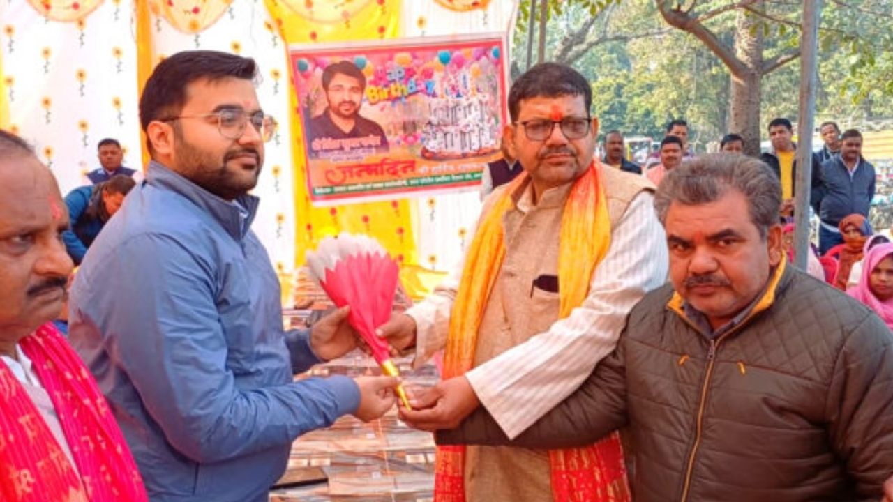 बलरामपुर में शिक्षकों की मिसाल, ठंड में जरूरतमंदों के साथ खड़ा रहा संघ