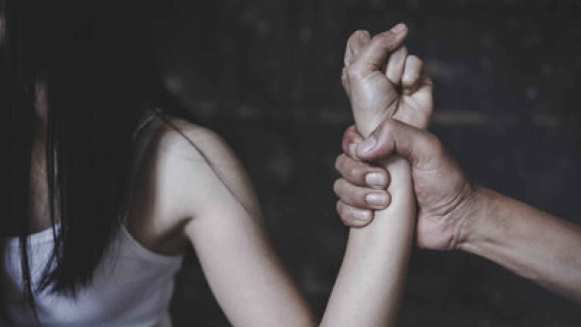 ये है कलयुग…भतीजी का हाथ सरेआम पकड़ा, विरोध करने पर चाचा को मार डाला, देवरिया पुलिस ने आरोपियों को ऐसे सिखाया सबक