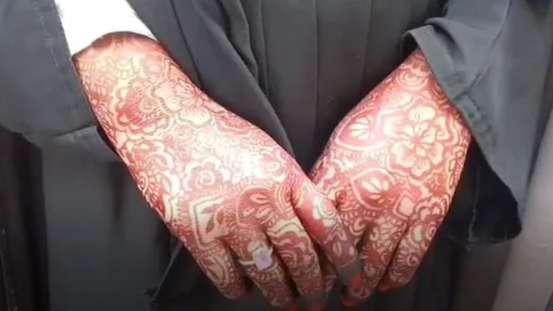 मासूम बेटे की मां पर जुल्म, दहेज के लिए पीटा, अब पीड़िता ने गोरखपुर पुलिस से मांगा इंसाफ