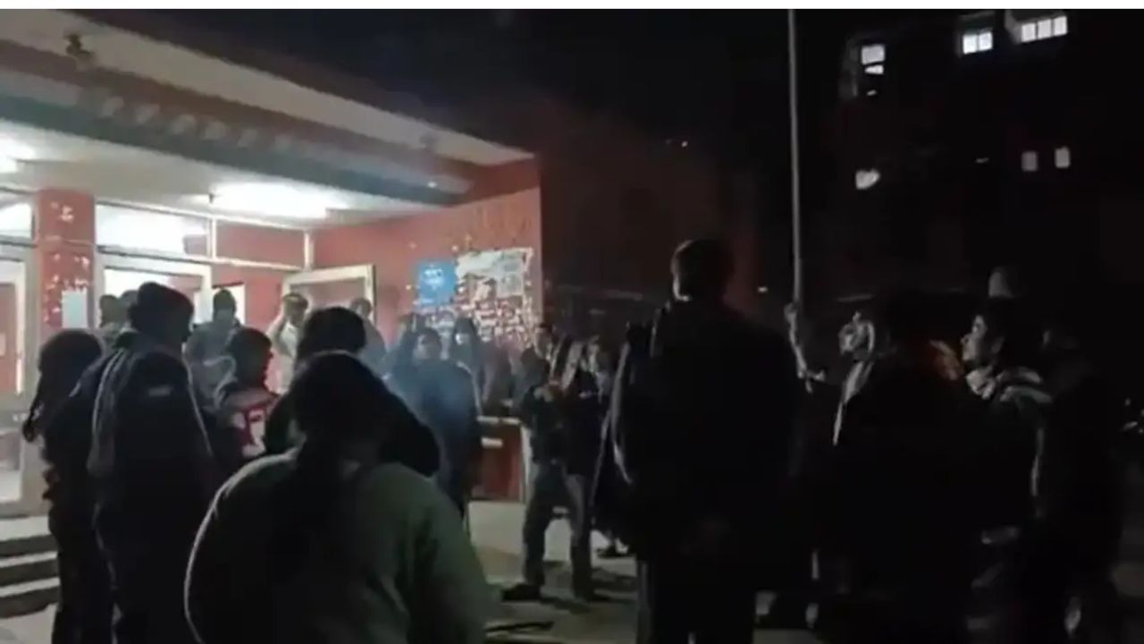 सुप्रीम कोर्ट के फैसले के बाद सुलगा JNU, मोदी-शाह के खिलाफ गूंजे भड़काऊ नारे