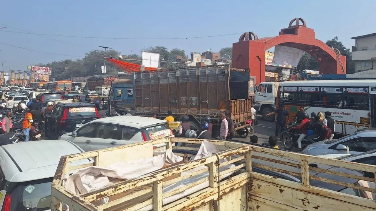 कानपुर में भाजपा प्रदेश अध्यक्ष के कार्यक्रम ने खोली व्यवस्थाओं की पोल, लगा 10 किलोमीटर लंबा जाम