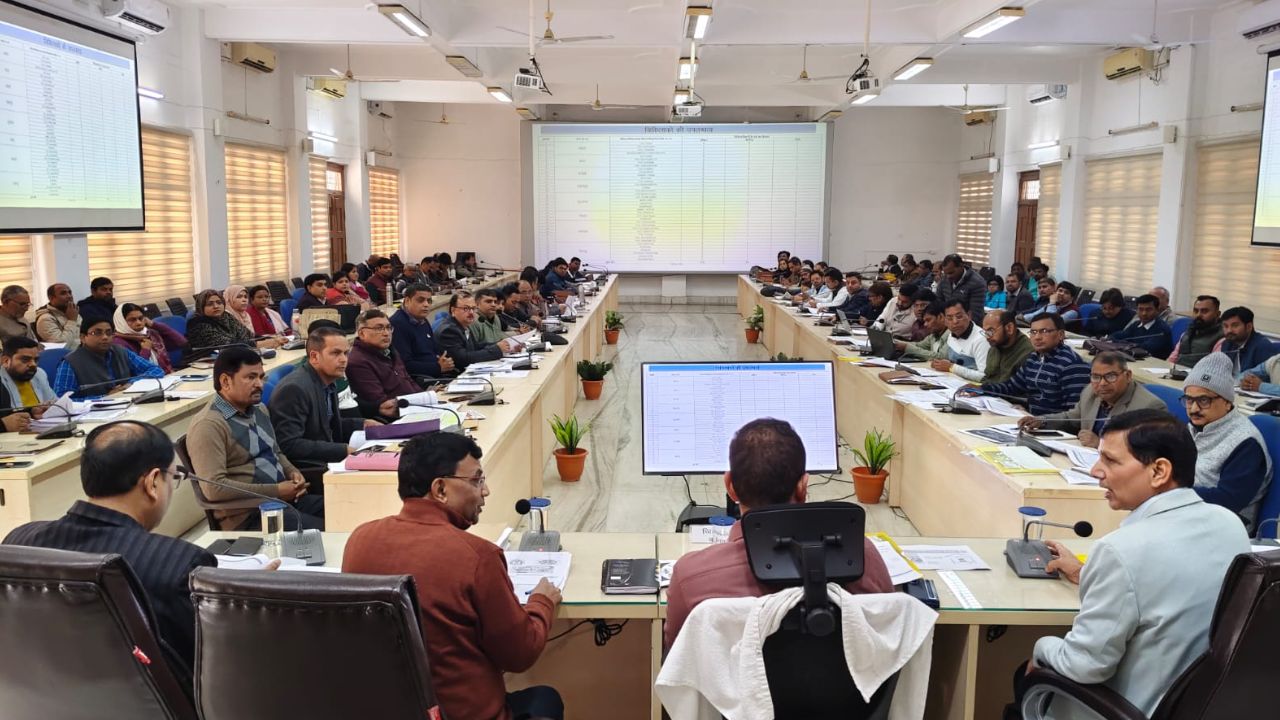 District Magistrate Dr. Amit Pal issued instructions to the District Health Committee