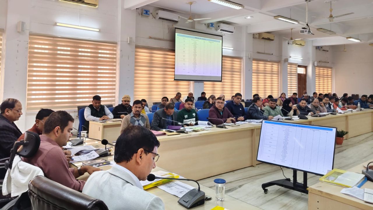 The District Magistrate obtained all the necessary information related to the district's health facilities during the meeting