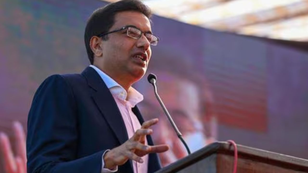 नोएडा प्राधिकरण के CEO लोकेश एम को हटाया गया, जानिये क्यों गिरी गाज