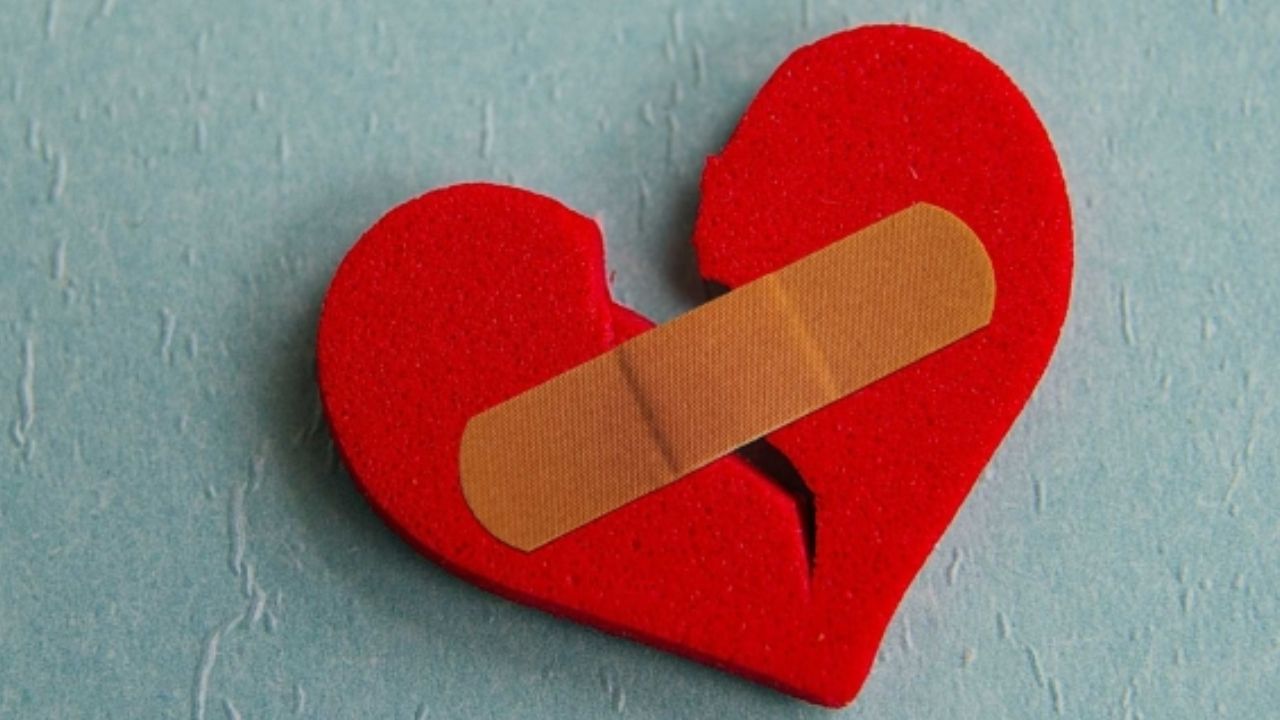 प्यार साबित करने के लिए मर्द को मरना पड़ता है…अगर आपको भी है किसी से इश्क़, तो रुला देगी ये खबर