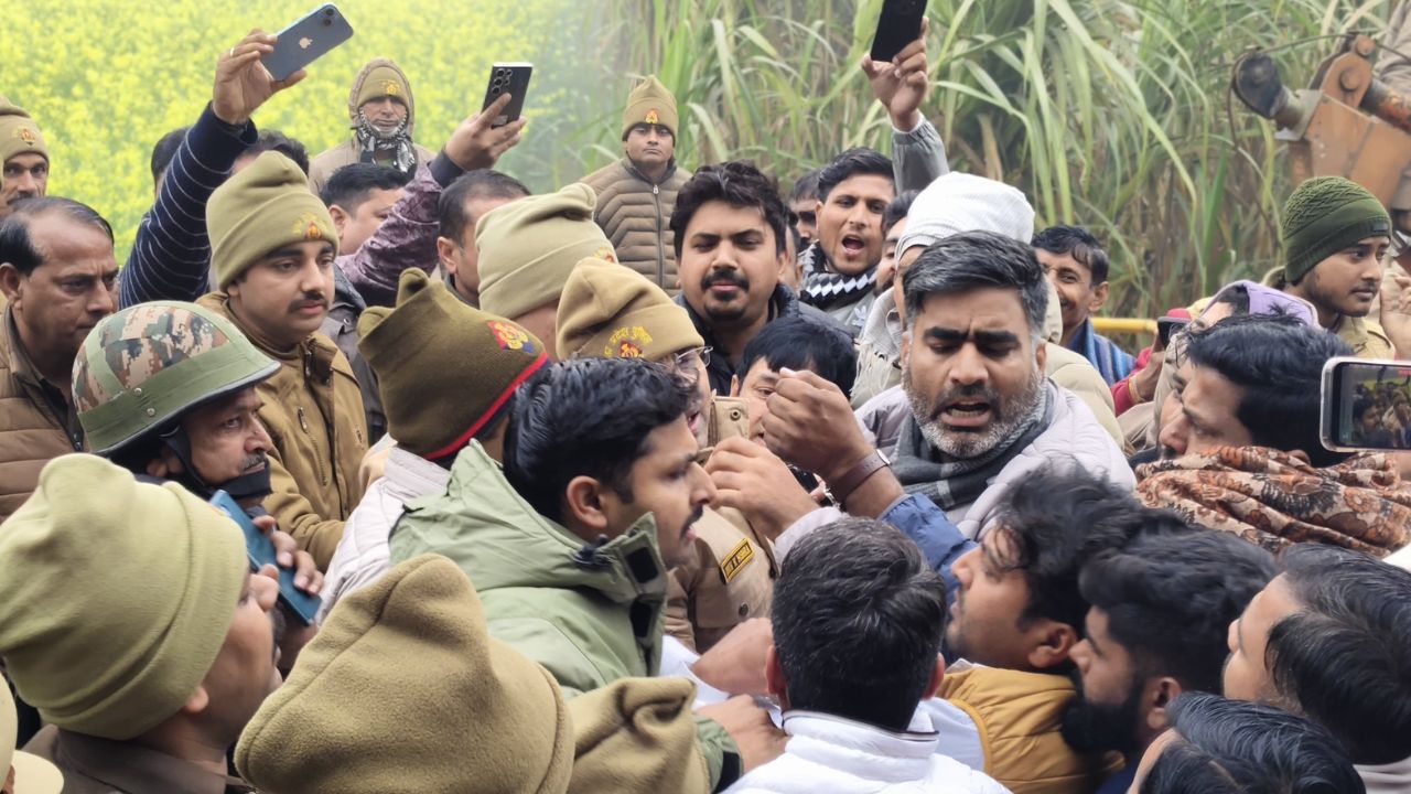 मेरठ में बेटी का अपहरण और मां की हत्या: कपसाड़ कांड में अखिलेश यादव की एंट्री, सपा विधायक अतुल प्रधान का दिखा आक्रोशित रूप
