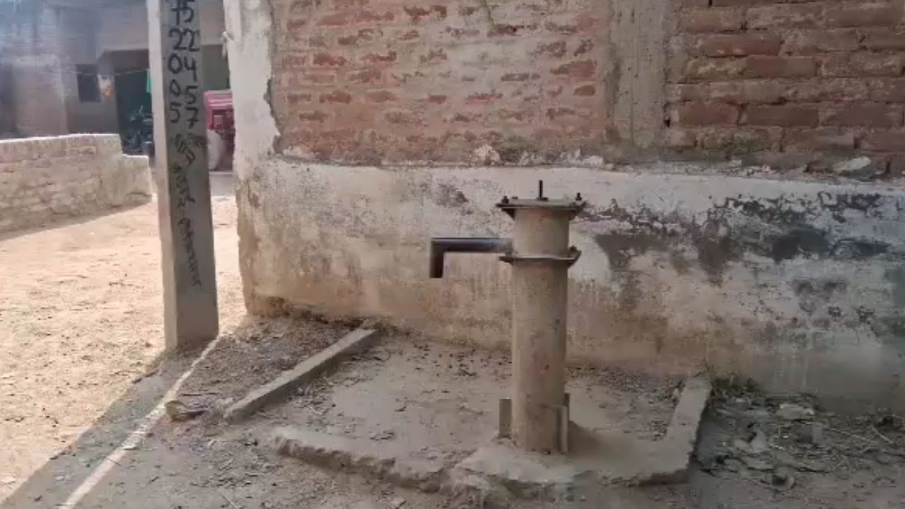 फतेहपुर में सिस्टम फेल और ग्रामीण बेहाल: कागजों में हैंडपंप, हकीकत में सूखा गांव