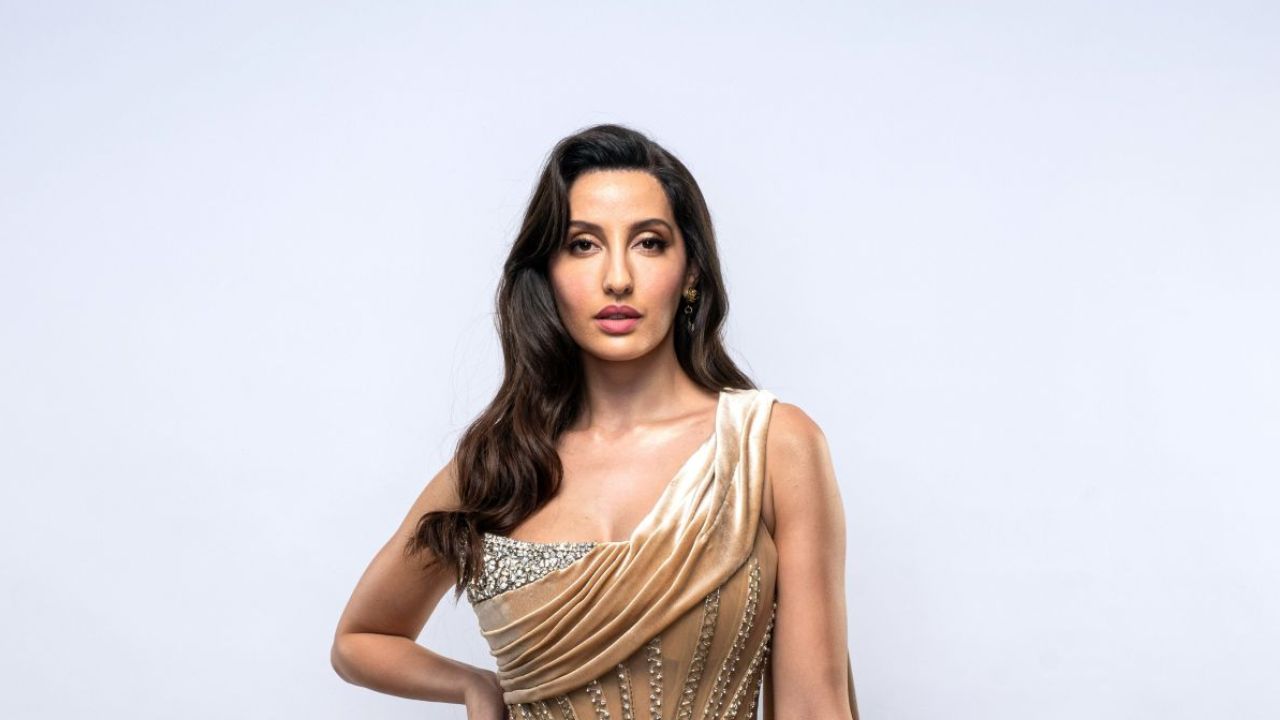 इसी बीच नोरा का नाम मोरक्कन फुटबॉलर अचराफ हकीमी के साथ भी जोड़ा जा रहा है। हकीमी द्वारा नोरा की तस्वीरों को लाइक करने के बाद फैंस ने सोशल मीडिया पर नए कयास लगाने शुरू कर दिए हैं। हालांकि, इस पर नोरा या हकीमी की तरफ से कोई आधिकारिक बयान नहीं आया है।