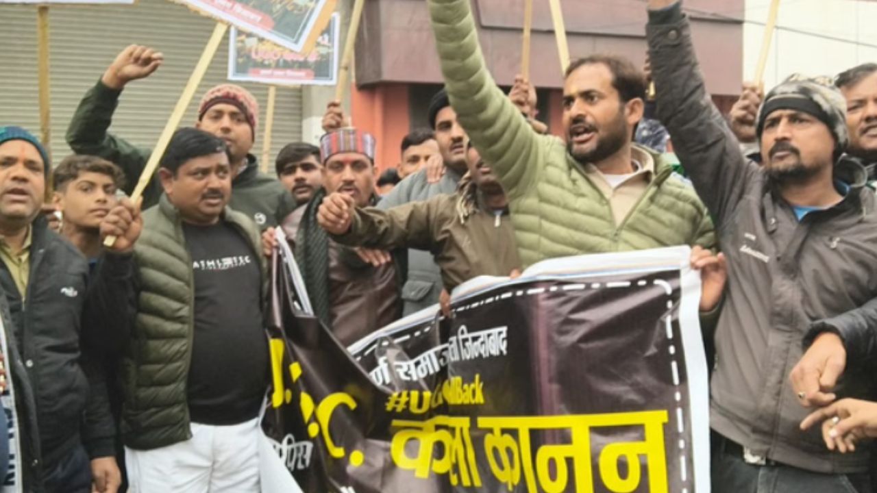 Badaun: यूजीसी विरोध में भाजपा बूथ अध्यक्षों के इस्तीफे, खून से लिखा पत्र