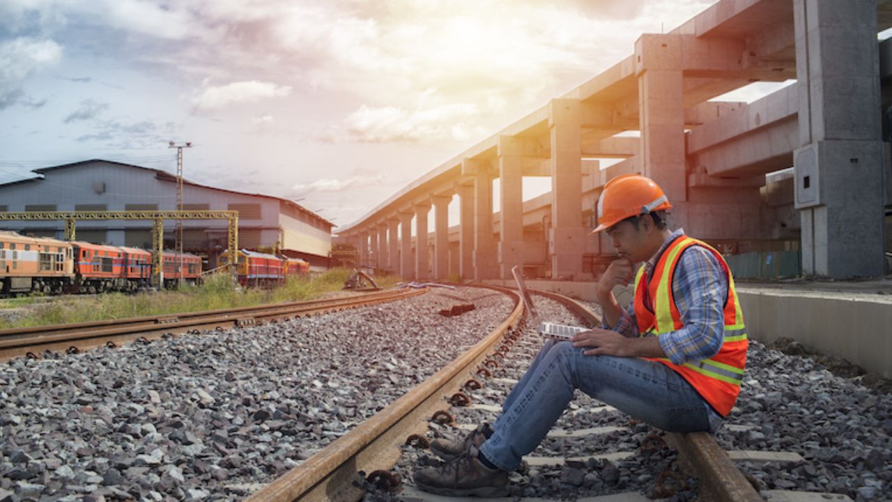 Railway Jobs 2026: रेलवे में सरकारी नौकरी का सुनहरा मौका, इतने पदों पर निकली भर्ती, जानें सबकुछ