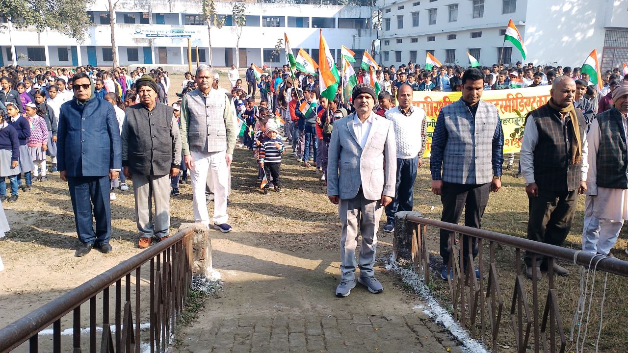 महराजगंज में राष्ट्रभक्ति का उत्सव: हर ओर लहराया तिरंगा, सरकारी दफ्तरों से स्कूलों तक दिखा देशभक्ति का जोश