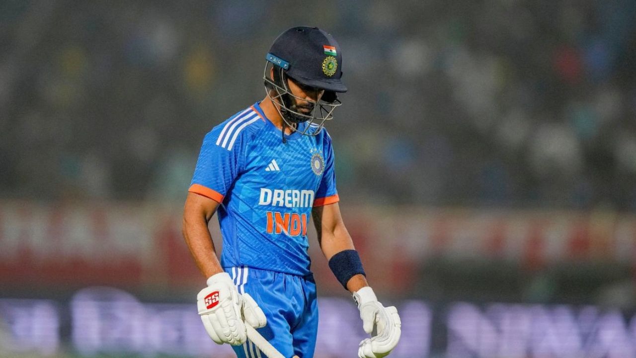 IND vs NZ: वनडे में शतक के बाद भी टीम से बाहर! ऋतुराज गायकवाड़ से कहां हुई चूक?