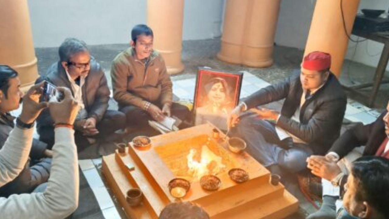 बलरामपुर में डिंपल यादव के जन्मदिन पर हवन, आर्य समाज मंदिर में दिखा शक्ति प्रदर्शन