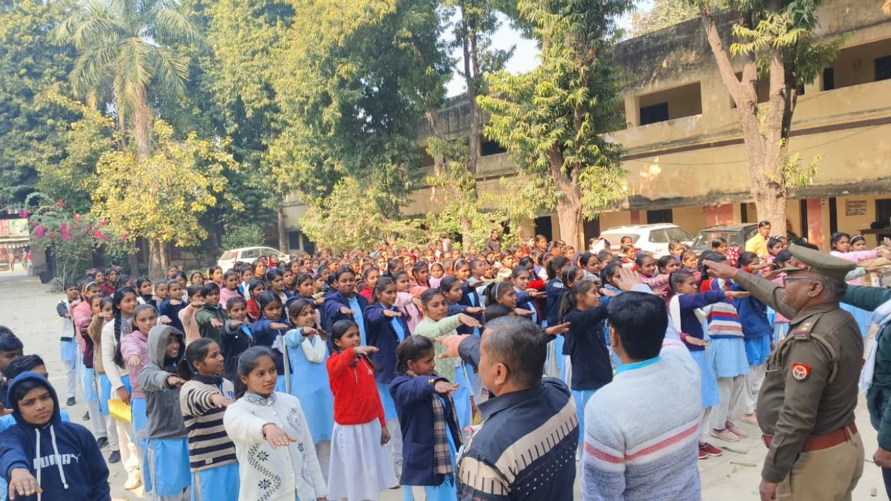 मैनपुरी में बाल विवाह के खिलाफ बड़ा अभियान, स्कूल के भीतर चला कानून का डंडा