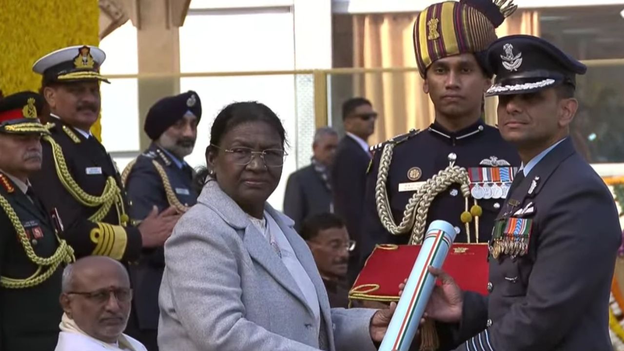 Republic Day 2026: ग्रुप कैप्टन शुभांशु शुक्ला को अशोक चक्र से सम्मानित, अंतरिक्ष में वीरता का गौरव