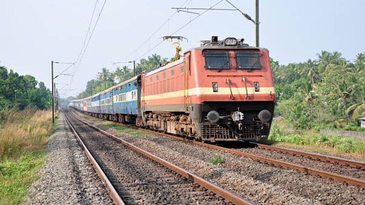 बलिया: फेफना स्टेशन को मिली बड़ी सौगात, बिहार जाने वाली इन दो एक्सप्रेस का ठहराव