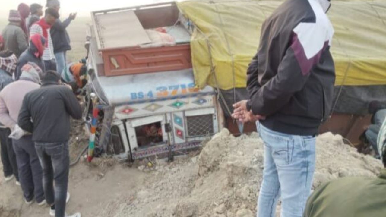 गोरखपुर में तेज रफ्तार का कहर: सरयू कैनाल में जा गिरा ट्रक, जानें फिर क्या हुआ?