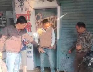 एसीएमओ का छापा: बिना रजिस्ट्रेशन चल रही एक पैथालॉजी सील, दूसरे पर ताला