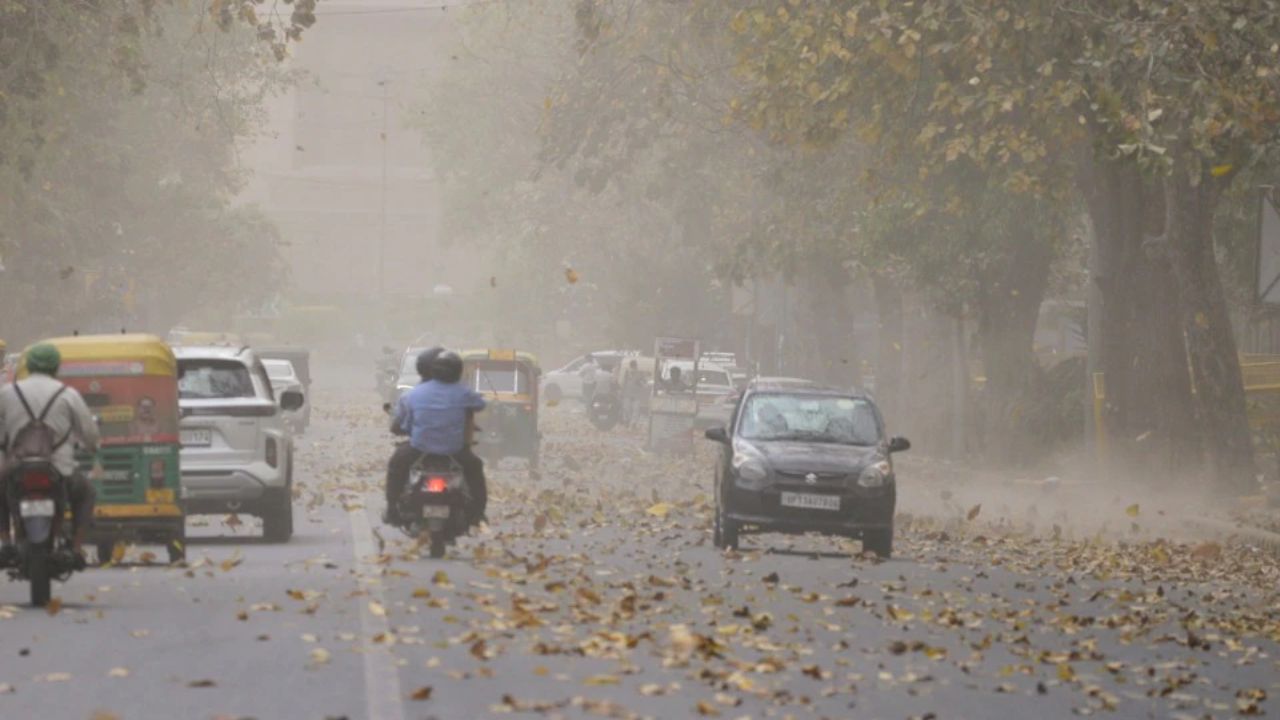 मौसम विभाग का कहना है कि पश्चिमी उत्तर प्रदेश के जिलों, मेरठ, शामली, गाजियाबाद, मुजफ्फरनगर, बागपत और गौतमबुद्ध नगर में मध्यम से तेज बारिश के साथ 30 से 40 किलोमीटर प्रति घंटे की रफ्तार से हवाएं चल सकती हैं। कुछ स्थानों पर ओलावृष्टि और वज्रपात की भी संभावना जताई गई है। किसानों को खास सतर्कता बरतने की सलाह दी गई है। (Img: Google)