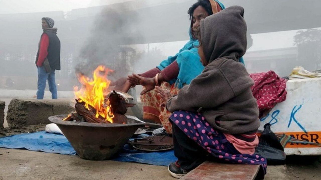 प्रदेश में सबसे कम न्यूनतम तापमान मुजफ्फरनगर में 5.1 डिग्री सेल्सियस दर्ज किया गया है। आगरा और बरेली में पारा 5.6 डिग्री रहा। मौसम विभाग का अनुमान है कि 29 से 31 जनवरी के बीच मौसम साफ होने पर न्यूनतम तापमान फिर से गिरेगा, जिससे ठंड और कोहरे का असर बढ़ सकता है। (Img: Google)