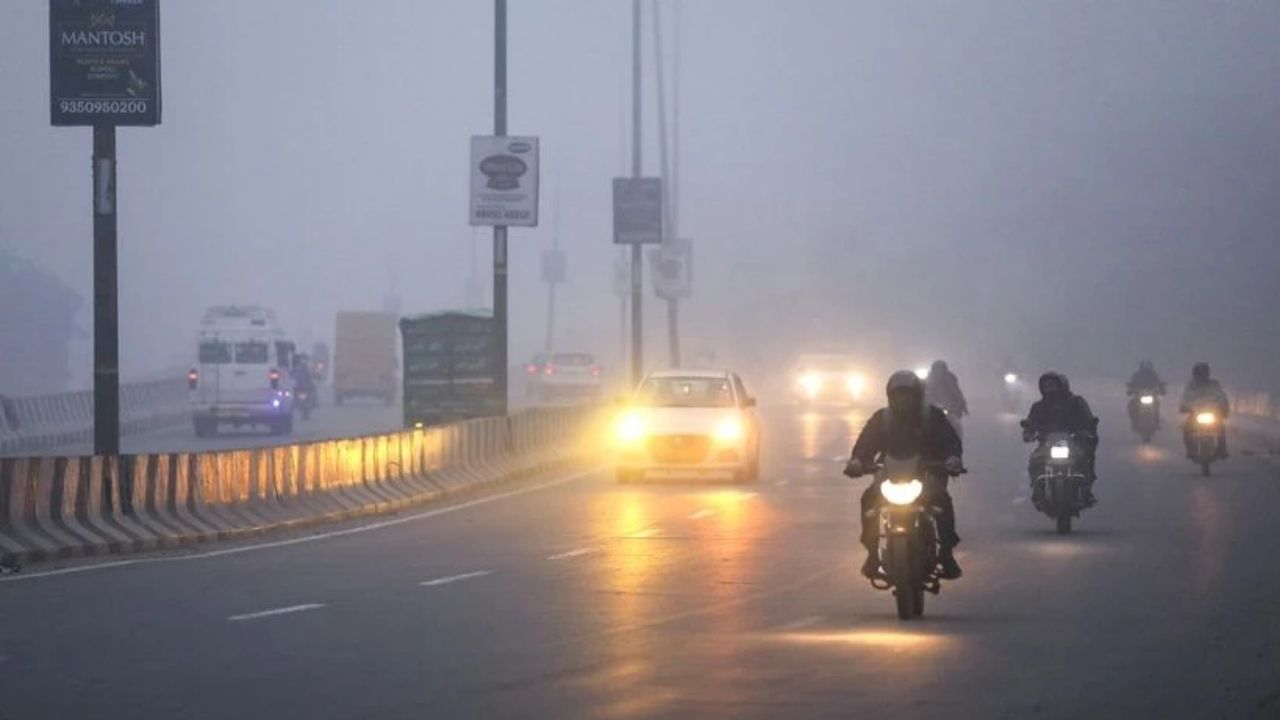 Weather Update: उत्तर भारत में कड़ाके की ठंड का कहर, शीतलहर और घने कोहरे से जनजीवन अस्त-व्यस्त